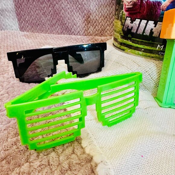 Minecraft Movie Bucket and extras - Picture 2 of 11